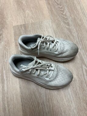 Brooks Ghost Max Women's Running Shoes Sneakers White Grays